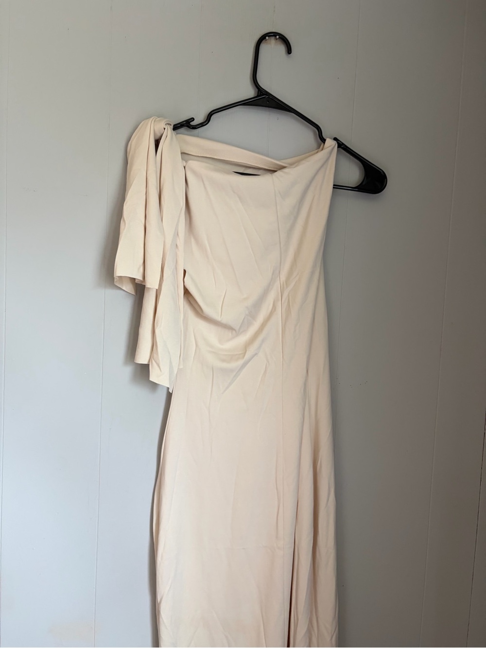 Commense Elegant Cream One-Shoulder Satin Evening Dress - Picture 4 of 6